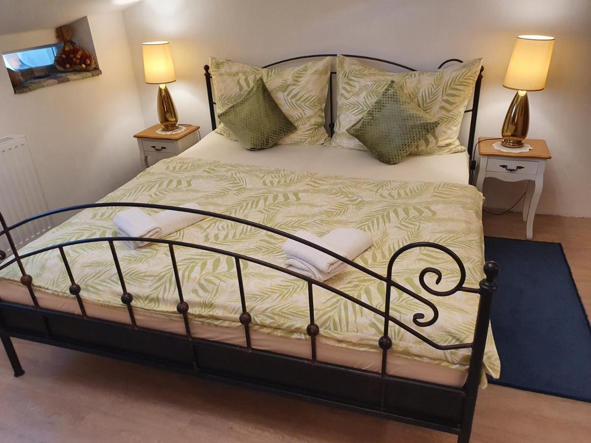 Karmelita Boutique Apartman Sopron Luaran gambar