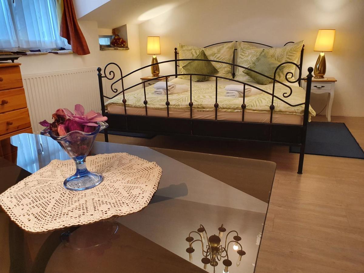 Karmelita Boutique Apartman Sopron Luaran gambar