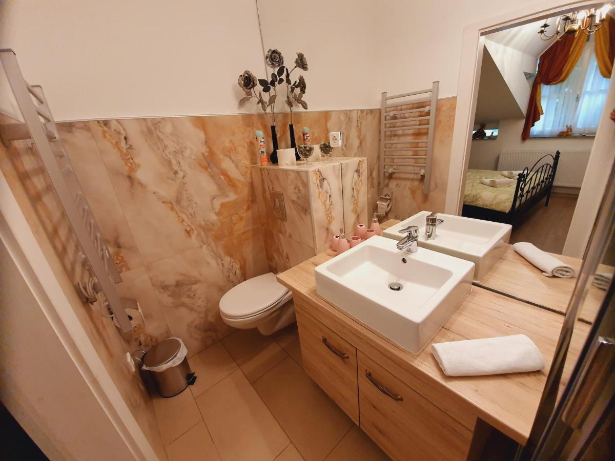 Karmelita Boutique Apartman Sopron Luaran gambar