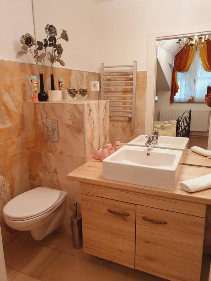 Karmelita Boutique Apartman Sopron Luaran gambar