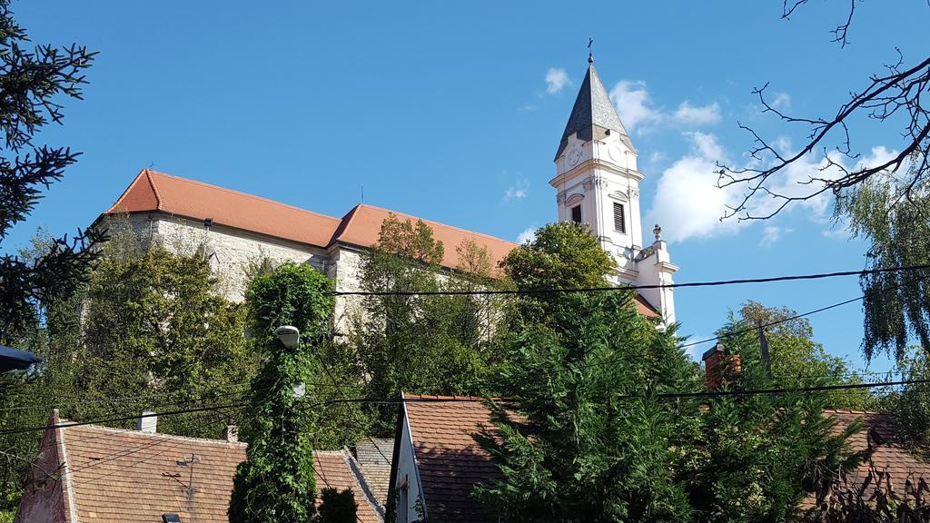 Karmelita Boutique Apartman Sopron Luaran gambar
